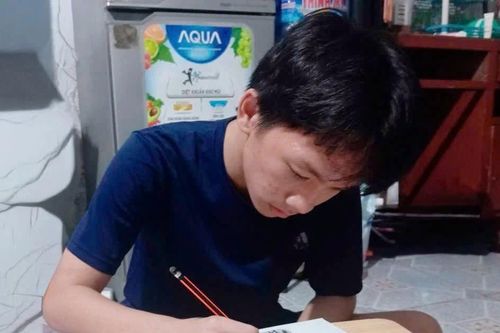Giữ lại giấc mơ làm họa sĩ cho nam sinh lớp 8 sau cơn xuất huyết não