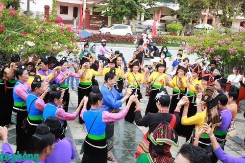 Âm vang Lễ hội xòe chiêng của đồng bào Thái ở vùng biên Tây Bắc