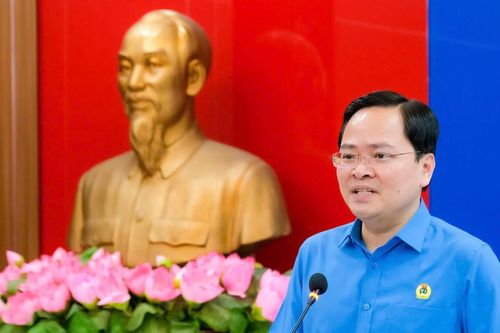 Nâng cao nhận thức chính trị và pháp luật cho giai cấp công nhân