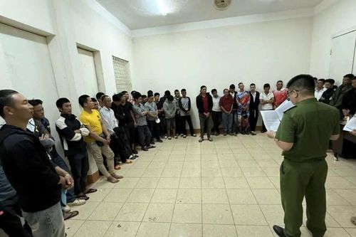 Triệt xóa sới bạc núp bóng 'câu cá trao thưởng', tạm giữ 40 đối tượng