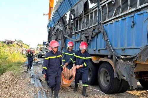 Container lấn làn, 3 người tử vong ở Đắk Lắk