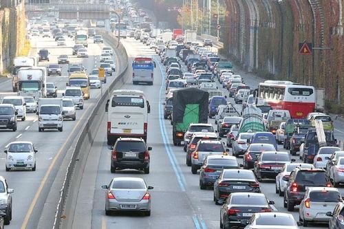 Hàn Quốc cân nhắc áp dụng các biện pháp hạn chế lái xe