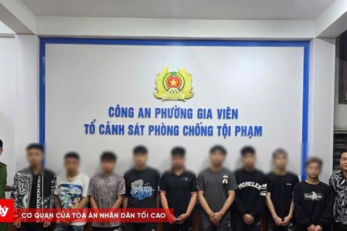 Điều tra 9 đối tượng mang hung khí đánh nhau tại quán ăn đêm