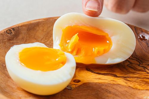 Luộc trứng lòng đào bao nhiêu phút để dẻo ngậy, không tanh?