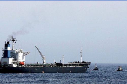 Tàu chở dầu Kuwait bị UAV Iran tấn công tại cảng Dubai