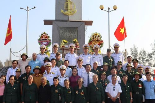 Lữ đoàn Đặc công Hải quân 126 về 'đất lửa' Quảng Trị tri ân gia đình chính sách