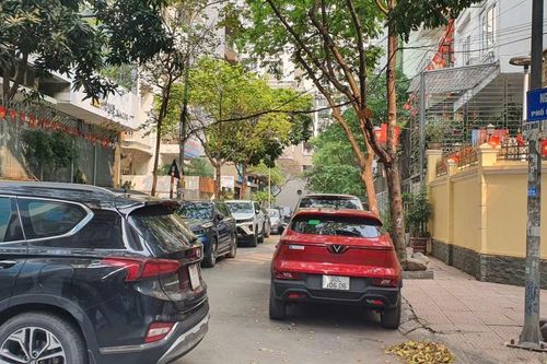Vụ tài xế ở Hà Nội bị đánh khi 'đòi' vé giữ xe: Công an mời làm việc người thu tiền