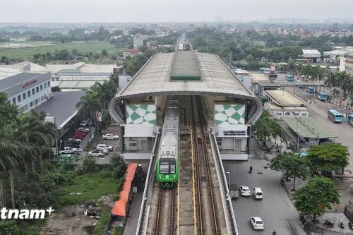 Di chuyển bằng xe buýt, Metro: Giải pháp tiết kiệm, tránh khói bụi giữa lúc giá xăng tăng