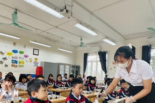 Hà Nội đề nghị các xã, phường rà soát đầu mối cung cấp thức ăn trường học