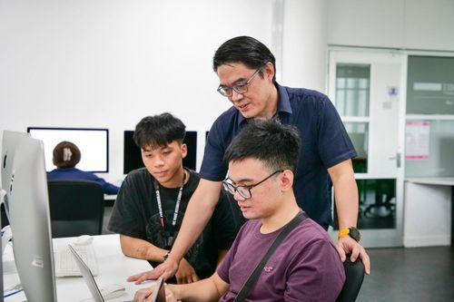 Sinh viên thực hành tấn công mạng và phòng thủ hệ thống ngay trên lớp học