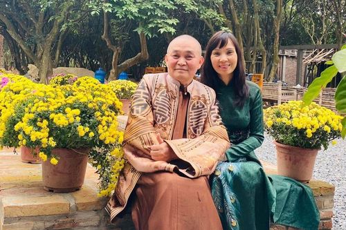 Xuân Hinh và màn nịnh vợ 'cao tay' khiến dân mạng thích thú