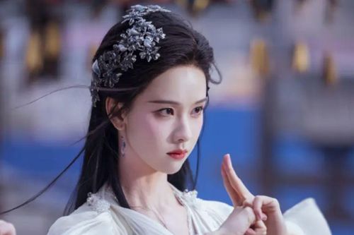 Tạo hình cổ trang mới của Trần Đô Linh