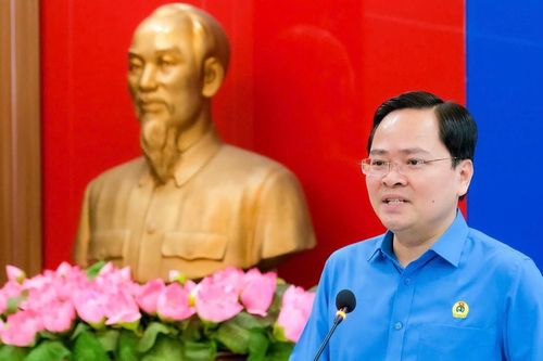Tăng cường nâng cao nhận thức chính trị, hiểu biết pháp luật cho công nhân