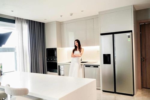 Hoa hậu Lương Thùy Linh khoe căn Penthouse sang chảnh