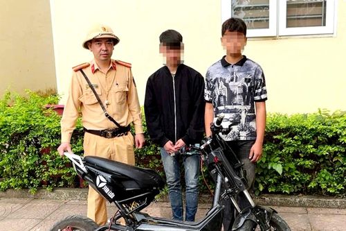 Xử lý thiếu niên vi phạm trật tự, an toàn giao thông từ clip trên mạng xã hội