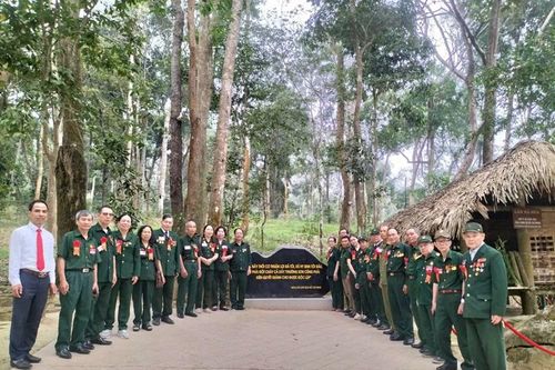 Về nguồn để nhớ lại một thời oanh liệt