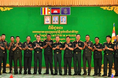 Quân khu 5 thăm, chúc Tết cổ truyền tại Campuchia