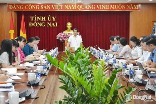 Tạo điều kiện cho các trung tâm chính trị hoạt động hiệu quả