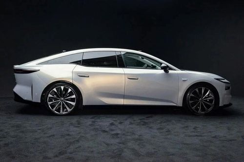 Toyota bZ7 2026 ra mắt: Sedan điện cỡ lớn mạnh 278 mã lực, giá từ 685 triệu đồng