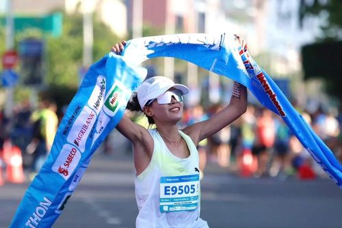 Hãy dành sự đầu tư tương xứng cho Hồng Lệ!