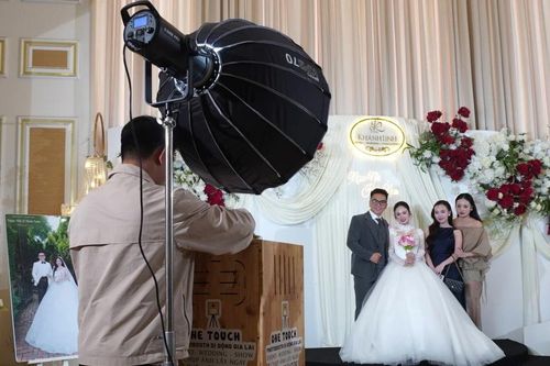 Photobooth di động thu hút người dân Pleiku