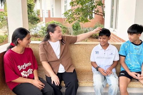 Không sinh thành nhưng vẫn trọn tình mẹ