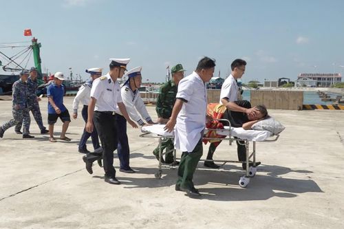 Bệnh xá đảo Trường Sa cấp cứu kịp thời ngư dân trên biển