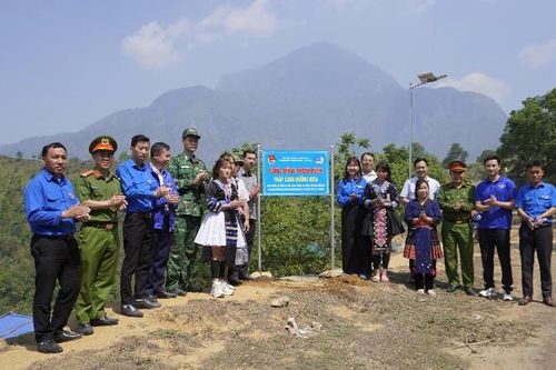 Khánh thành Công trình thanh niên 'Thắp sáng đường biên'