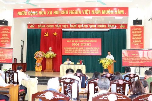 Người đứng đầu cấp ủy, chính quyền phường Âu Lâu, xã Khánh Hòa và Bản Liền đối thoại với Nhân dân