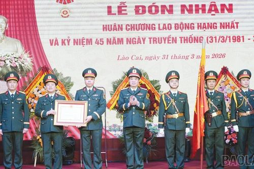 Nhà máy Z183 đón nhận Huân chương Lao động hạng Nhất