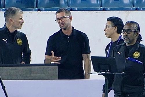 Harry Kewell bất ngờ xuất hiện tại buổi tập của ĐT Malaysia trước đại chiến Việt Nam