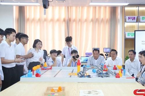 Những chính sách then chốt phát triển giáo dục và đào tạo