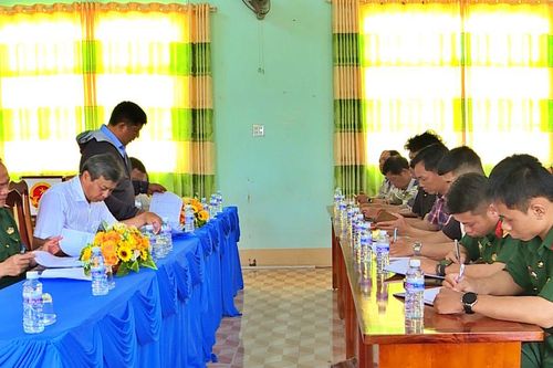 Bàn giao mặt bằng tuyến đường đấu nối cao tốc Cà Mau - Đất Mũi