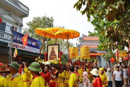 Hàng nghìn người tham gia lễ rước nước chùa Giám ở Hải Phòng