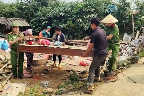 Công an tỉnh Tuyên Quang sát cánh cùng người dân vượt qua thiên tai