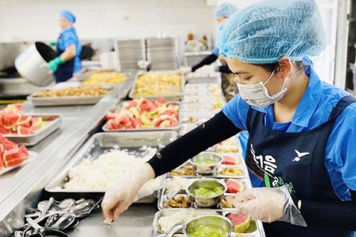 Tăng cường quản lý bữa ăn bán trú sau vụ 300 tấn thịt lợn bệnh tuồn vào trường học