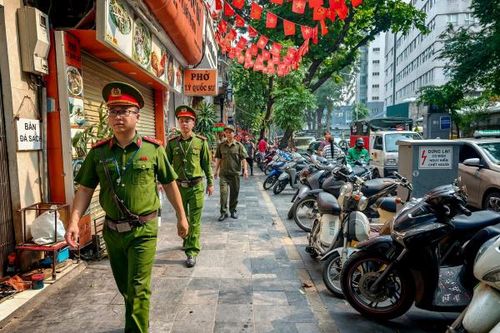 Công an phường Hoàn Kiếm gỡ 'điểm nghẽn' về trật tự đô thị