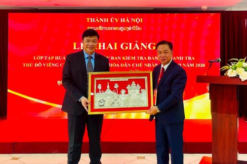 Khai giảng lớp tập huấn nghiệp vụ cho cán bộ Thủ đô Viêng Chăn