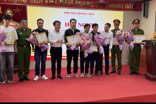 Khen thưởng các cá nhân cứu người trong vụ cháy tại 218 Lĩnh Nam