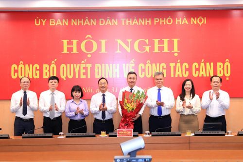 UBND thành phố Hà Nội bổ nhiệm thêm Phó Chánh văn phòng