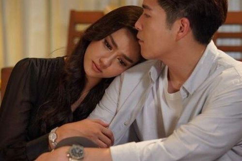 Dự đám cưới bạn thân rồi uống say, tôi nhắn tin cho chồng cũ 'em nhớ anh' và anh đáp 4 từ