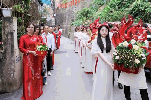 Đám cưới đặc biệt ở Quảng Ninh: Cô dâu chú rể vắng mặt, hai gia đình tổ chức hôn lễ thay con