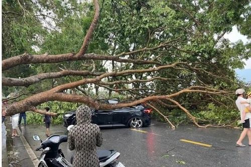 Mưa dông liên tiếp làm 4 người tử vong, hơn 6.000 ngôi nhà hư hỏng