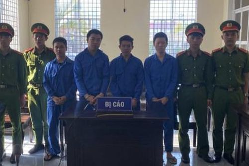 Nhóm đối tượng đi ô tô gây ra vụ cướp manh động lãnh tổng cộng hơn 26 năm tù