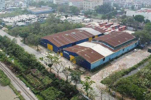 Hà Nội: Chập chờn nỗi lo cháy nổ tại cụm sân pickleball và bãi đỗ xe cạnh đường Thị Cấm ở phường Xuân Phương