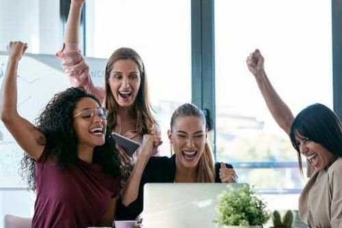 4 kiểu đồng nghiệp tưởng là thân thiết ai ngờ kéo bạn vào 'drama' lúc nào không hay