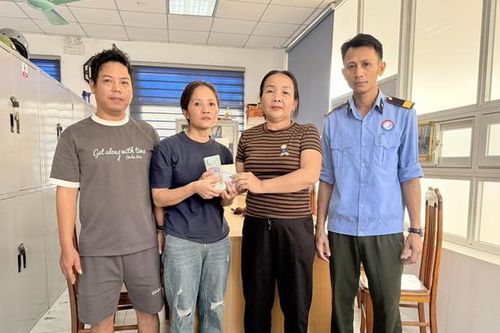 Hành động tử tế của người phụ nữ khi nhặt được số tiền lớn ở bệnh viện