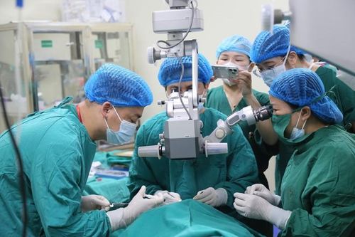 'Biến' người bệnh từ nguy cơ mù lòa đến sáng mắt: Bệnh viện Đức Giang làm chủ kỹ thuật ghép giác mạc