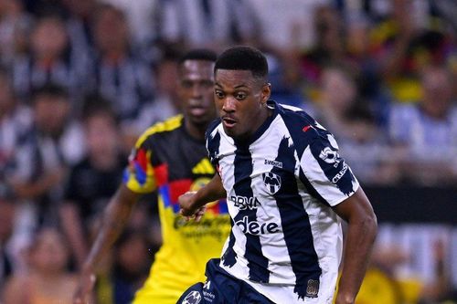 Martial gây bão nội bộ, bị loại khỏi đội