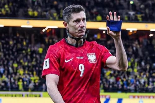 Khoảnh khắc xúc động của Lewandowski